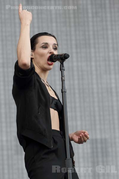 SAVAGES - 2017-07-02 - ARRAS - La Citadelle - Main Stage - Camille Berthomier